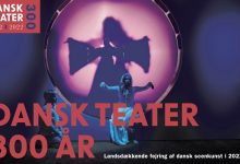 Dansk-Teater-300-Aar-Plakat.-Foto-Zuhal-Kocan-1536x928-1