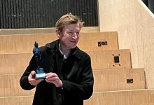 Jens-med-statuette-